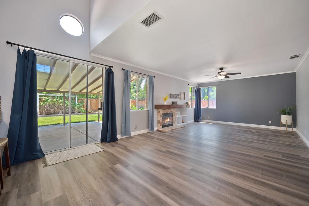Detail Gallery Image 12 of 51 For 9567 Diamond Point Ln, Elk Grove,  CA 95758 - 4 Beds | 2/1 Baths