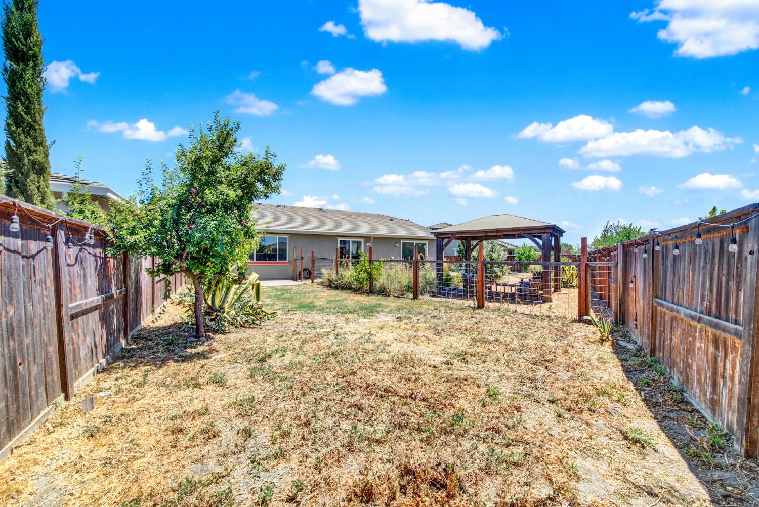Detail Gallery Image 51 of 72 For 2200 Russell Cir, Woodland,  CA 95776 - 3 Beds | 2/1 Baths