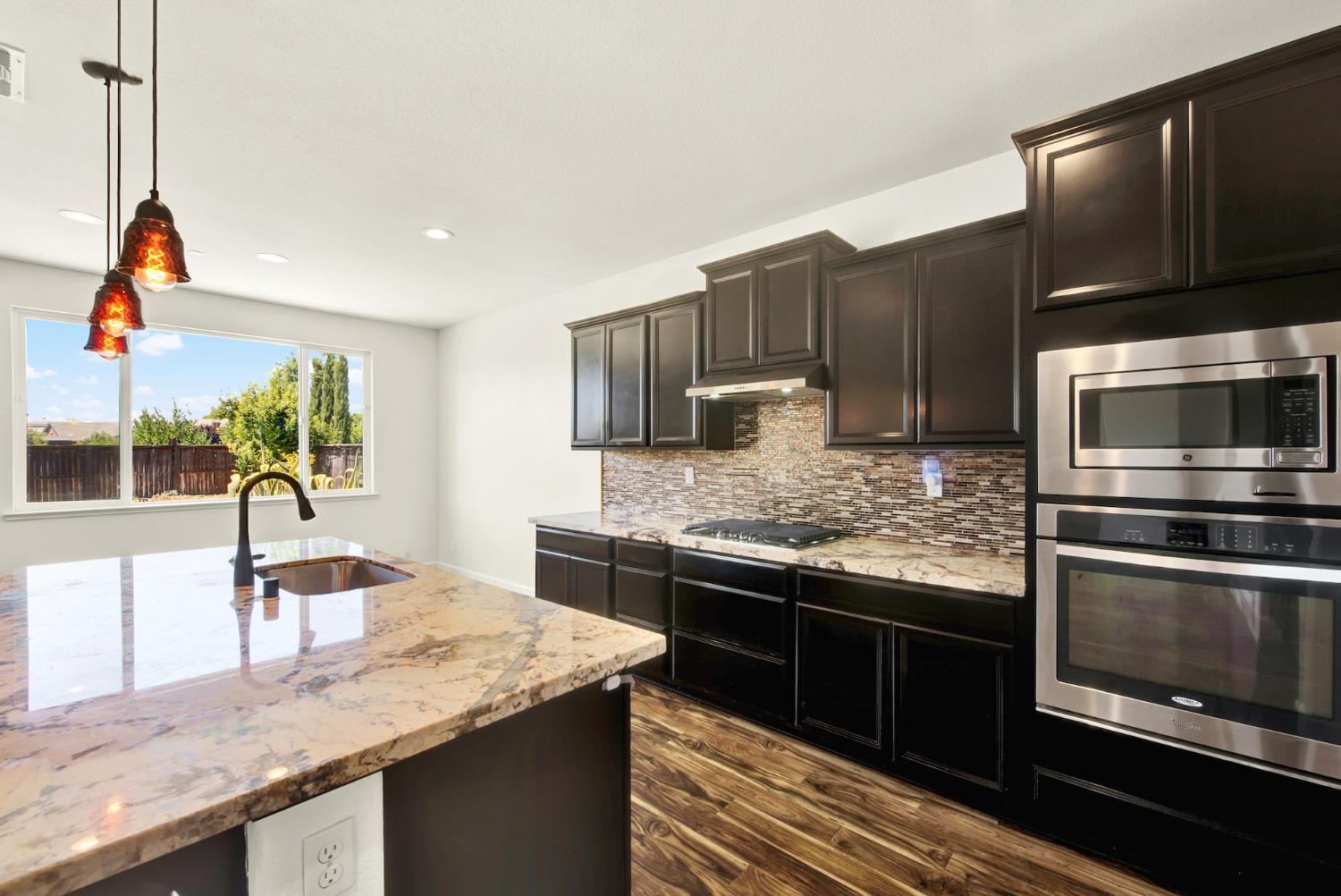 Detail Gallery Image 32 of 72 For 2200 Russell Cir, Woodland,  CA 95776 - 3 Beds | 2/1 Baths