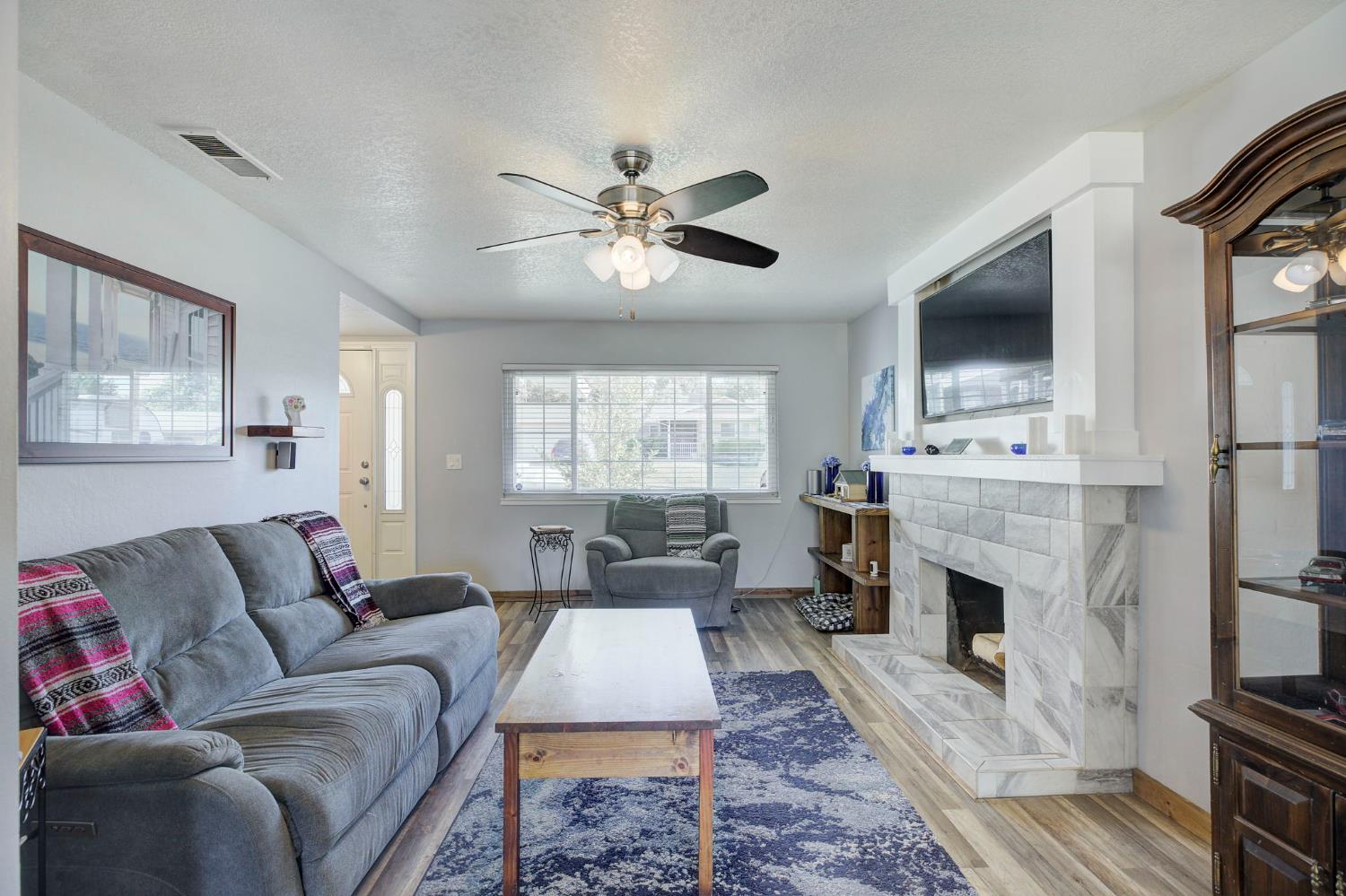 Detail Gallery Image 8 of 29 For 5112 Rabeneck Way, Fair Oaks,  CA 95628 - 3 Beds | 1 Baths