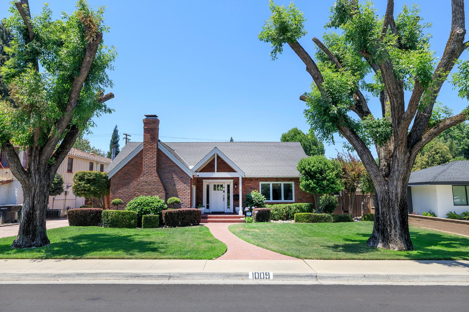 Detail Gallery Image 1 of 56 For 1009 Sycamore Ave, Modesto,  CA 95350 - 3 Beds | 2/1 Baths