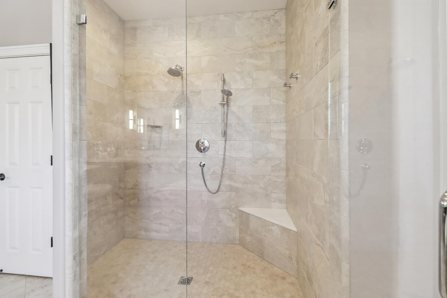 Detail Gallery Image 40 of 59 For 9661 Clos Du Lac Cir, Loomis,  CA 95650 - 4 Beds | 4/1 Baths