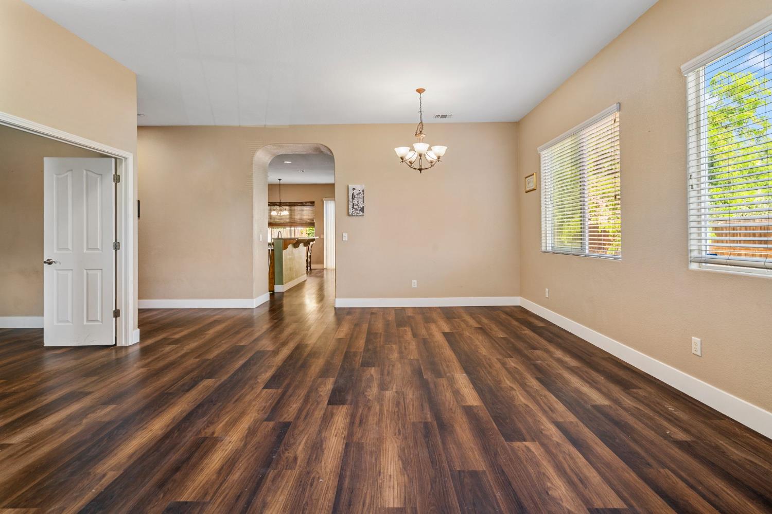 Detail Gallery Image 6 of 33 For 444 Sparrow Dr, Galt,  CA 95632 - 4 Beds | 2 Baths