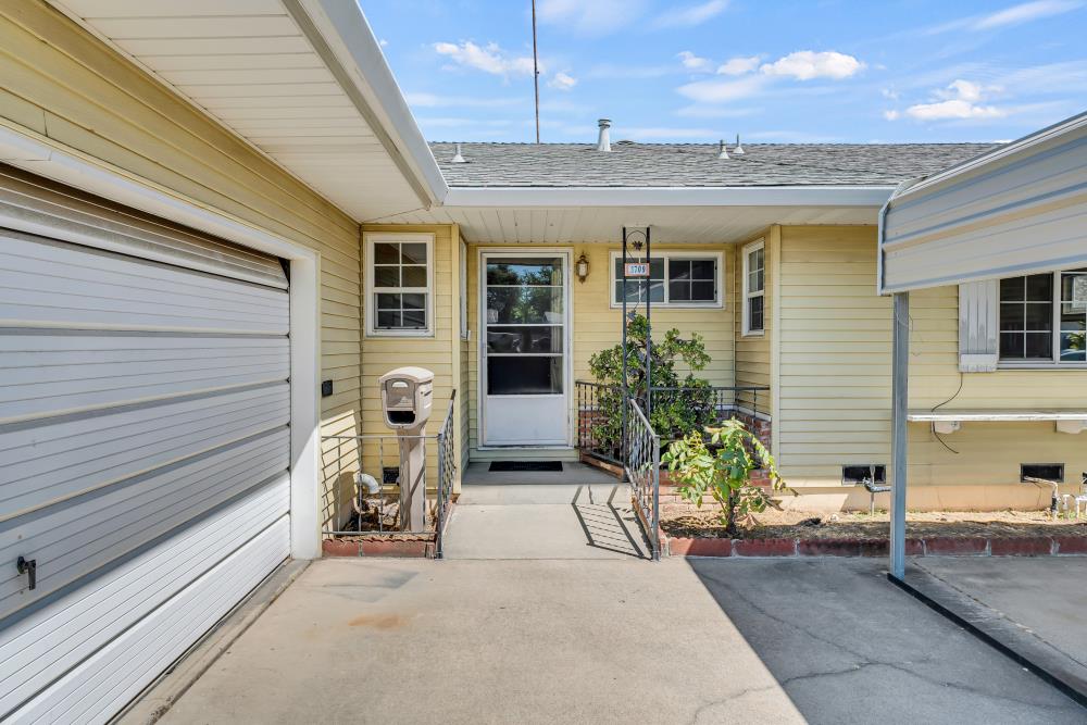 Detail Gallery Image 2 of 38 For 3709 Milton Way, North Highlands,  CA 95660 - 3 Beds | 2 Baths