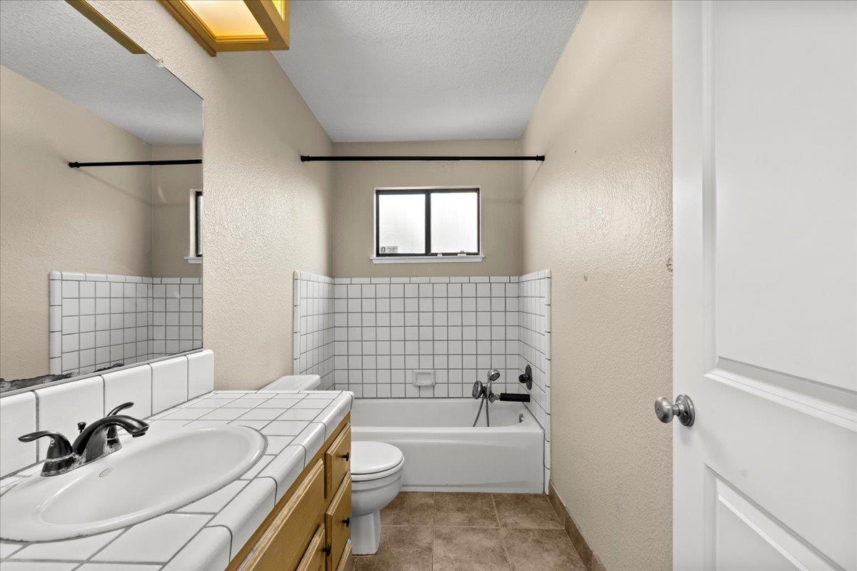 Detail Gallery Image 15 of 34 For 1300 Grover Dr, Modesto,  CA 95351 - 3 Beds | 2/1 Baths