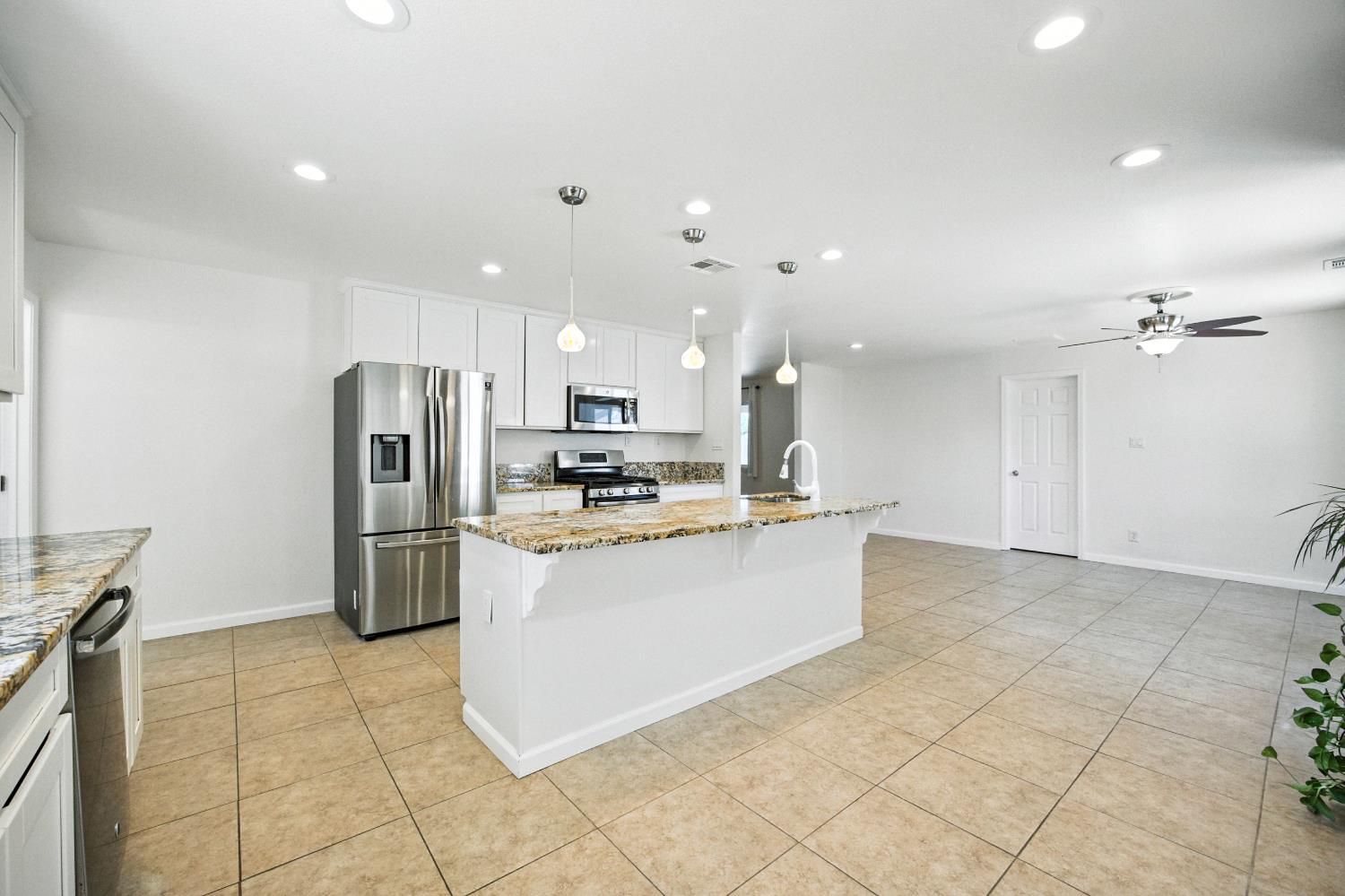 Detail Gallery Image 2 of 49 For 6147 Orsi Cir, Carmichael,  CA 95608 - 4 Beds | 2/1 Baths
