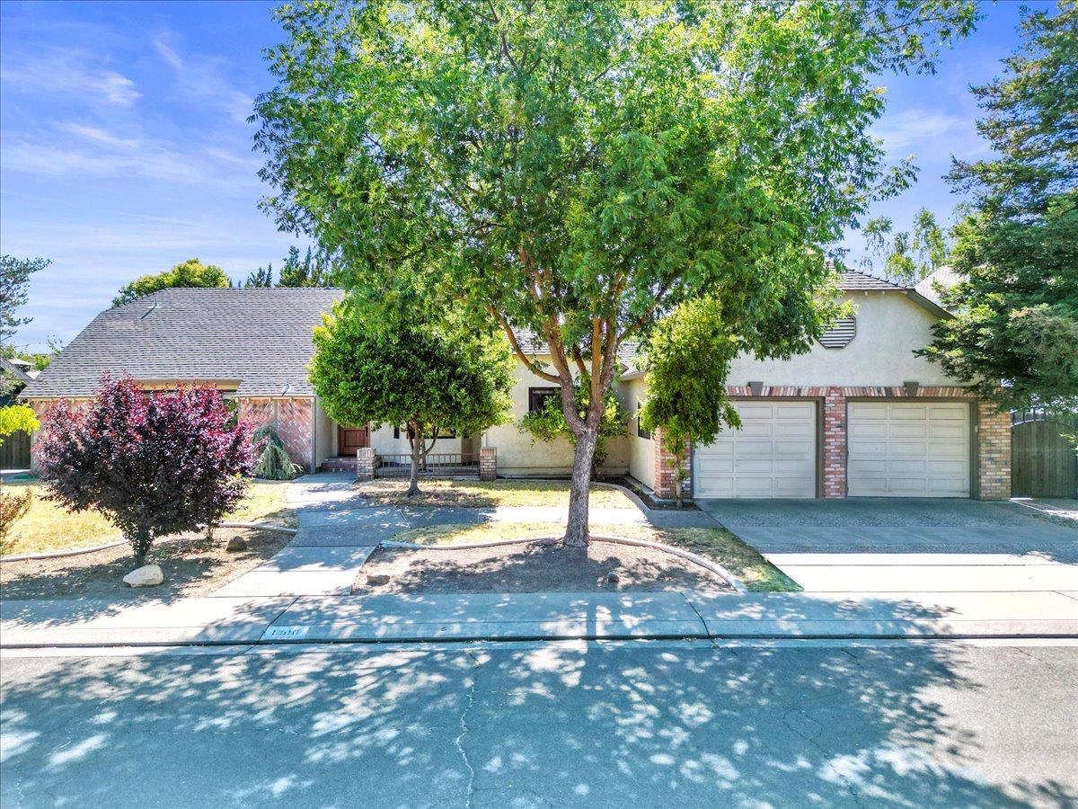 Detail Gallery Image 1 of 34 For 1300 Grover Dr, Modesto,  CA 95351 - 3 Beds | 2/1 Baths