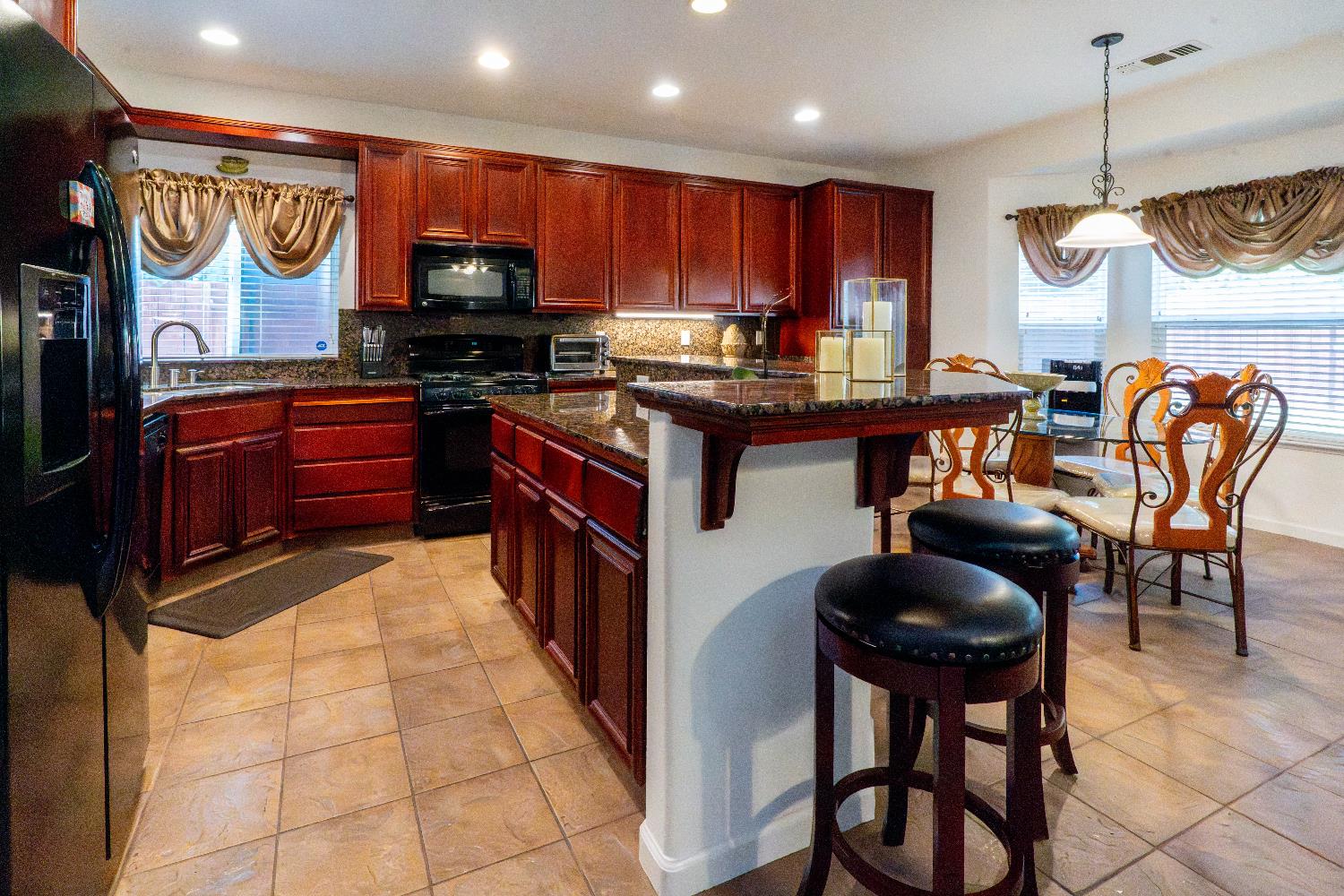 Detail Gallery Image 7 of 59 For 5738 Holbrook Dr, Riverbank,  CA 95367 - 4 Beds | 2/1 Baths