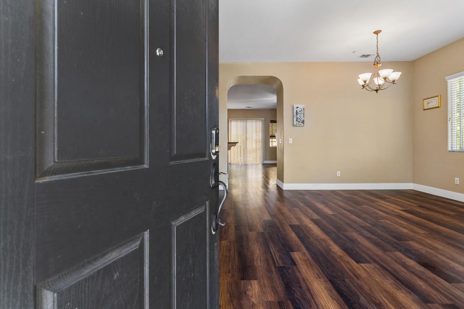 Detail Gallery Image 4 of 33 For 444 Sparrow Dr, Galt,  CA 95632 - 4 Beds | 2 Baths