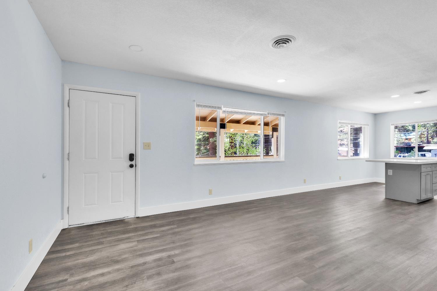 Detail Gallery Image 9 of 12 For 673 James Ave, South Lake Tahoe,  CA 96150 - – Beds | – Baths