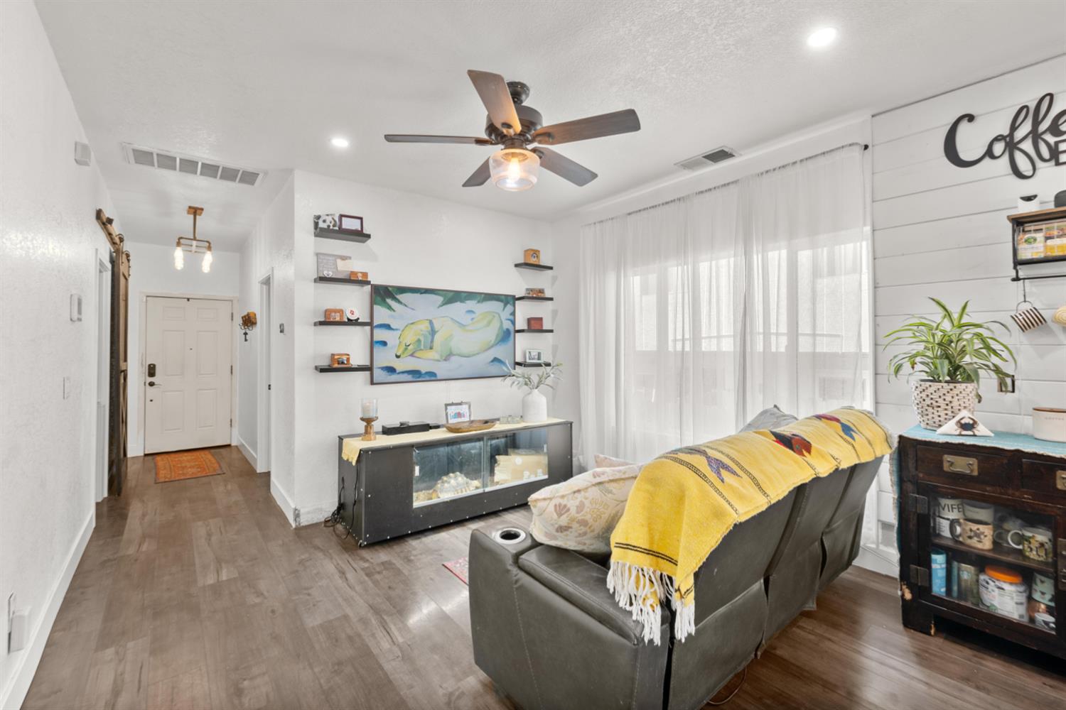 Detail Gallery Image 17 of 63 For 3641 5th Ave, Sacramento,  CA 95817 - 3 Beds | 1/1 Baths