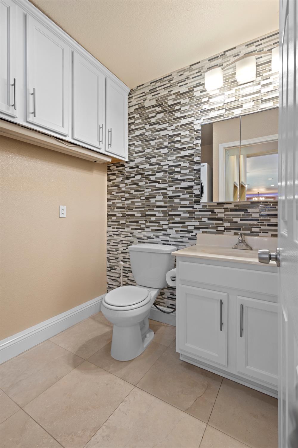 Detail Gallery Image 31 of 64 For 6732 Bismarck Dr, North Highlands,  CA 95660 - 5 Beds | 2/1 Baths