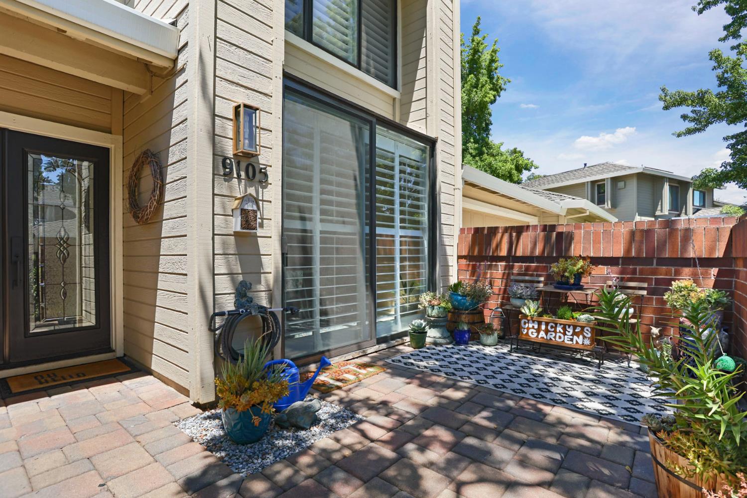 Detail Gallery Image 2 of 42 For 9105 Westcliff Ln, Fair Oaks,  CA 95628 - 3 Beds | 2/1 Baths