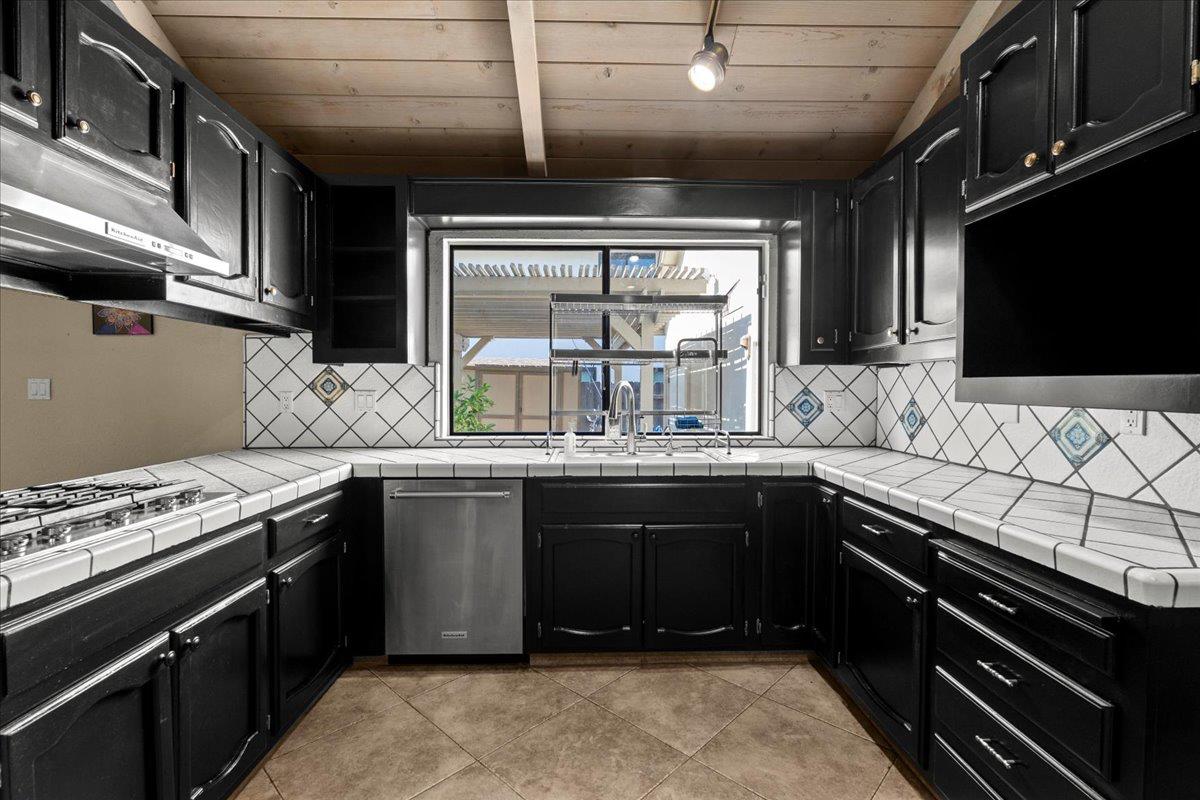 Detail Gallery Image 12 of 34 For 1300 Grover Dr, Modesto,  CA 95351 - 3 Beds | 2/1 Baths