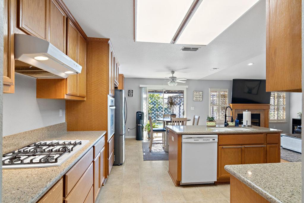 Detail Gallery Image 8 of 38 For 65 Reed Rd, Oakdale,  CA 95361 - 4 Beds | 2 Baths