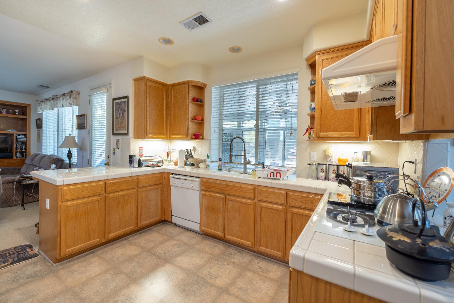 Detail Gallery Image 18 of 65 For 1880 Persimmon Way, Tracy,  CA 95376 - 5 Beds | 3 Baths
