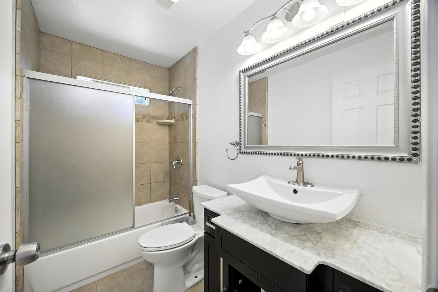 Detail Gallery Image 16 of 49 For 6147 Orsi Cir, Carmichael,  CA 95608 - 4 Beds | 2/1 Baths