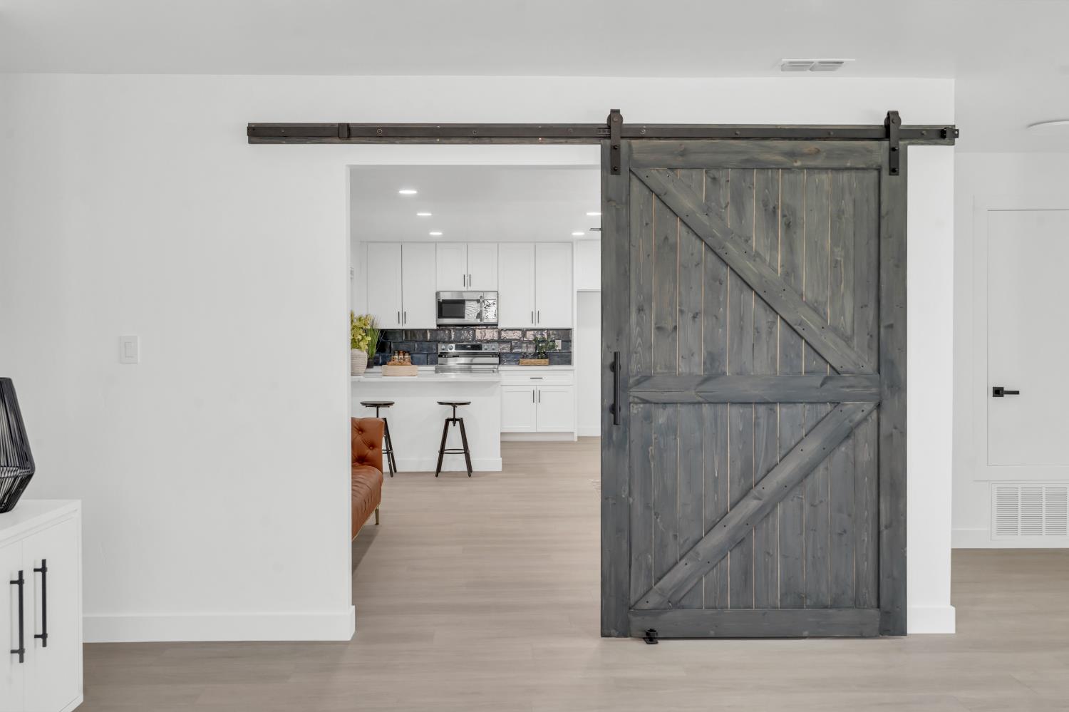 Detail Gallery Image 14 of 66 For 9184 Brian Ct, Sacramento,  CA 95826 - 3 Beds | 2 Baths
