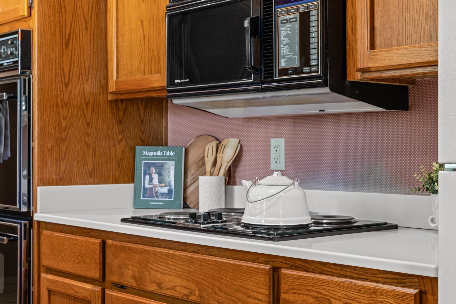 Detail Gallery Image 9 of 56 For 5946 Muldrow Rd, Carmichael,  CA 95608 - 3 Beds | 2 Baths