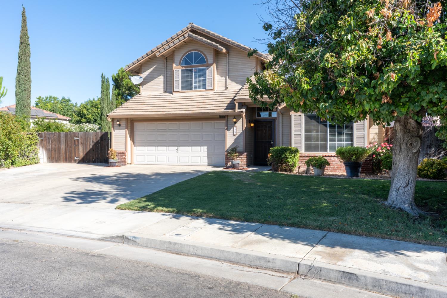 Detail Gallery Image 3 of 58 For 92 Tangelo St, Los Banos,  CA 93635 - 3 Beds | 2/1 Baths