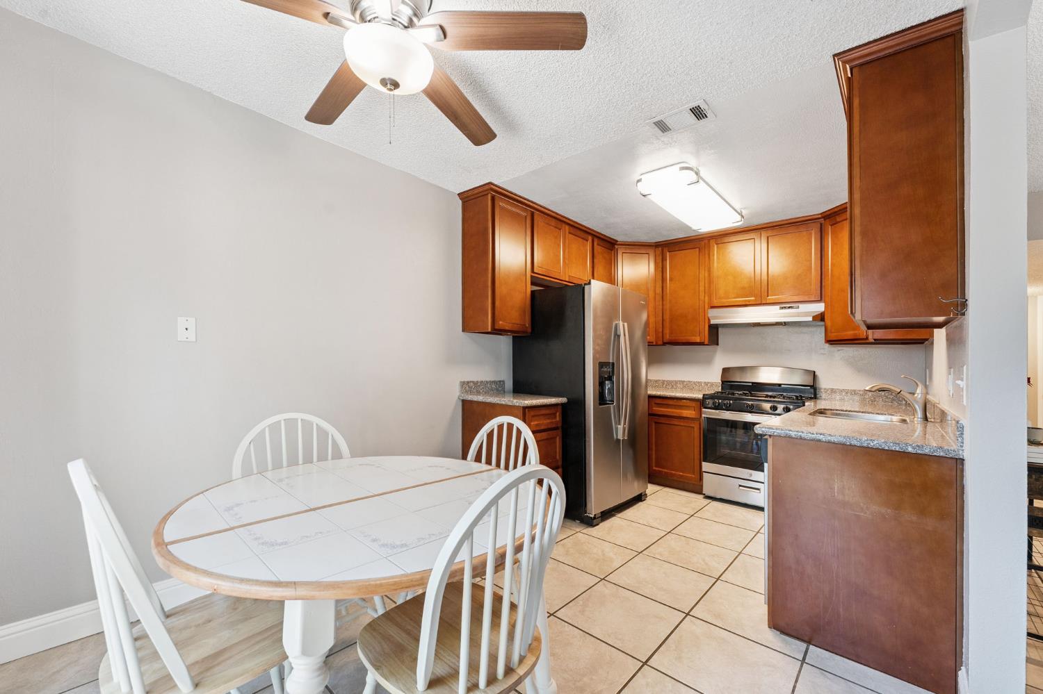 Detail Gallery Image 6 of 17 For 56 W Elliot St #61,  Woodland,  CA 95695 - 3 Beds | 2 Baths