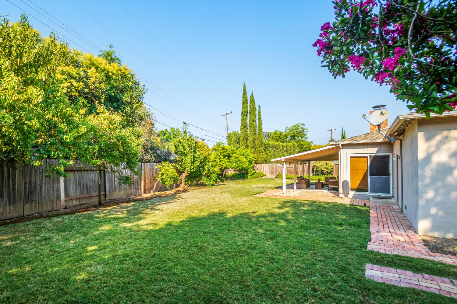 Detail Gallery Image 4 of 36 For 3232 Strevel Way, Sacramento,  CA 95825 - 3 Beds | 1/1 Baths