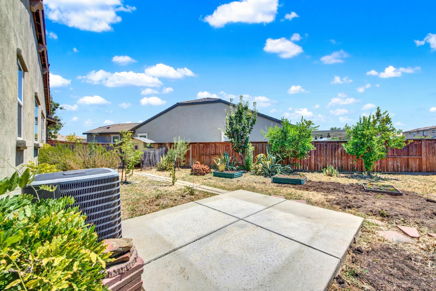 Detail Gallery Image 60 of 72 For 2200 Russell Cir, Woodland,  CA 95776 - 3 Beds | 2/1 Baths