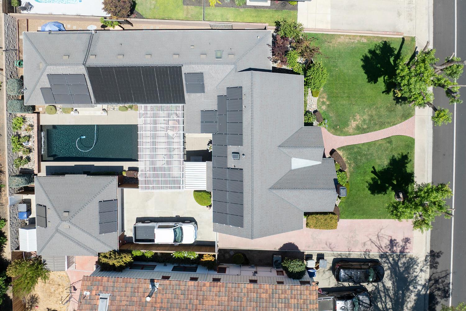 Detail Gallery Image 5 of 56 For 1009 Sycamore Ave, Modesto,  CA 95350 - 3 Beds | 2/1 Baths