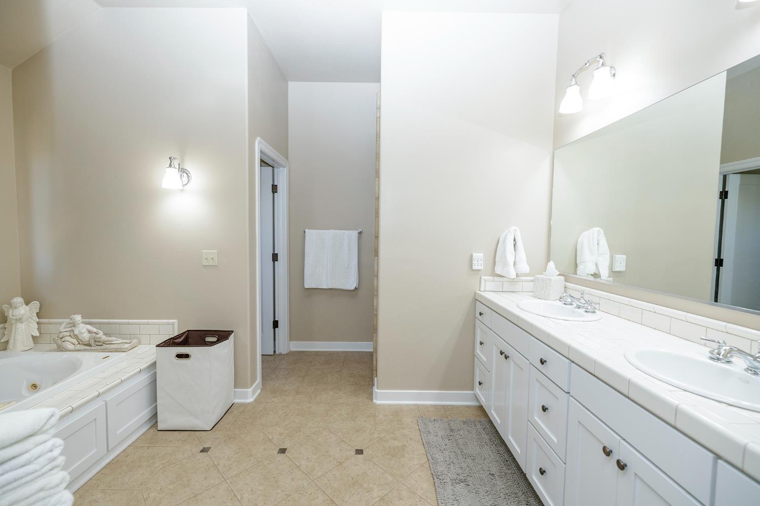 Detail Gallery Image 27 of 56 For 1009 Sycamore Ave, Modesto,  CA 95350 - 3 Beds | 2/1 Baths