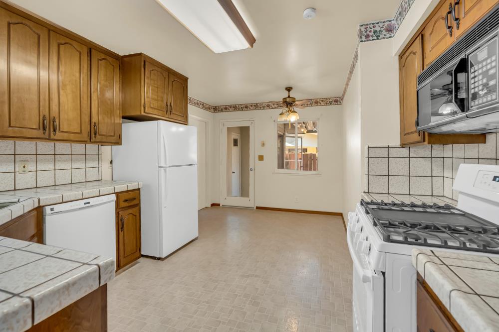 Detail Gallery Image 6 of 38 For 3709 Milton Way, North Highlands,  CA 95660 - 3 Beds | 2 Baths