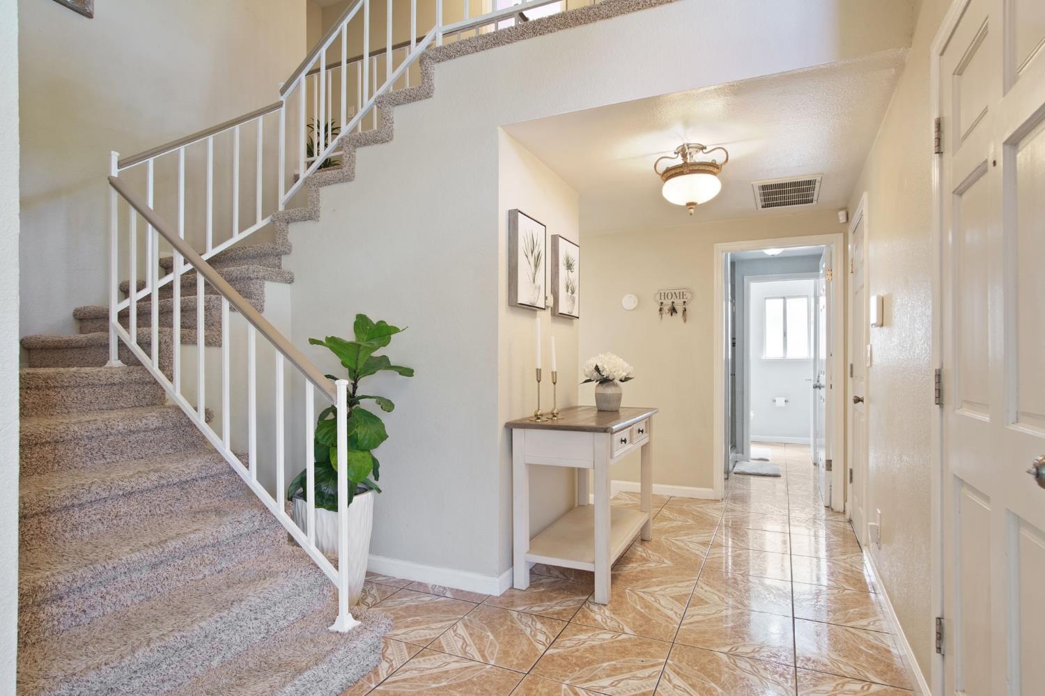 Detail Gallery Image 3 of 39 For 3009 Glen Grove Ct, Ceres,  CA 95307 - 5 Beds | 3 Baths