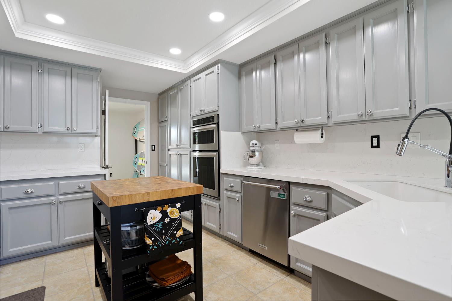 Detail Gallery Image 12 of 42 For 9105 Westcliff Ln, Fair Oaks,  CA 95628 - 3 Beds | 2/1 Baths