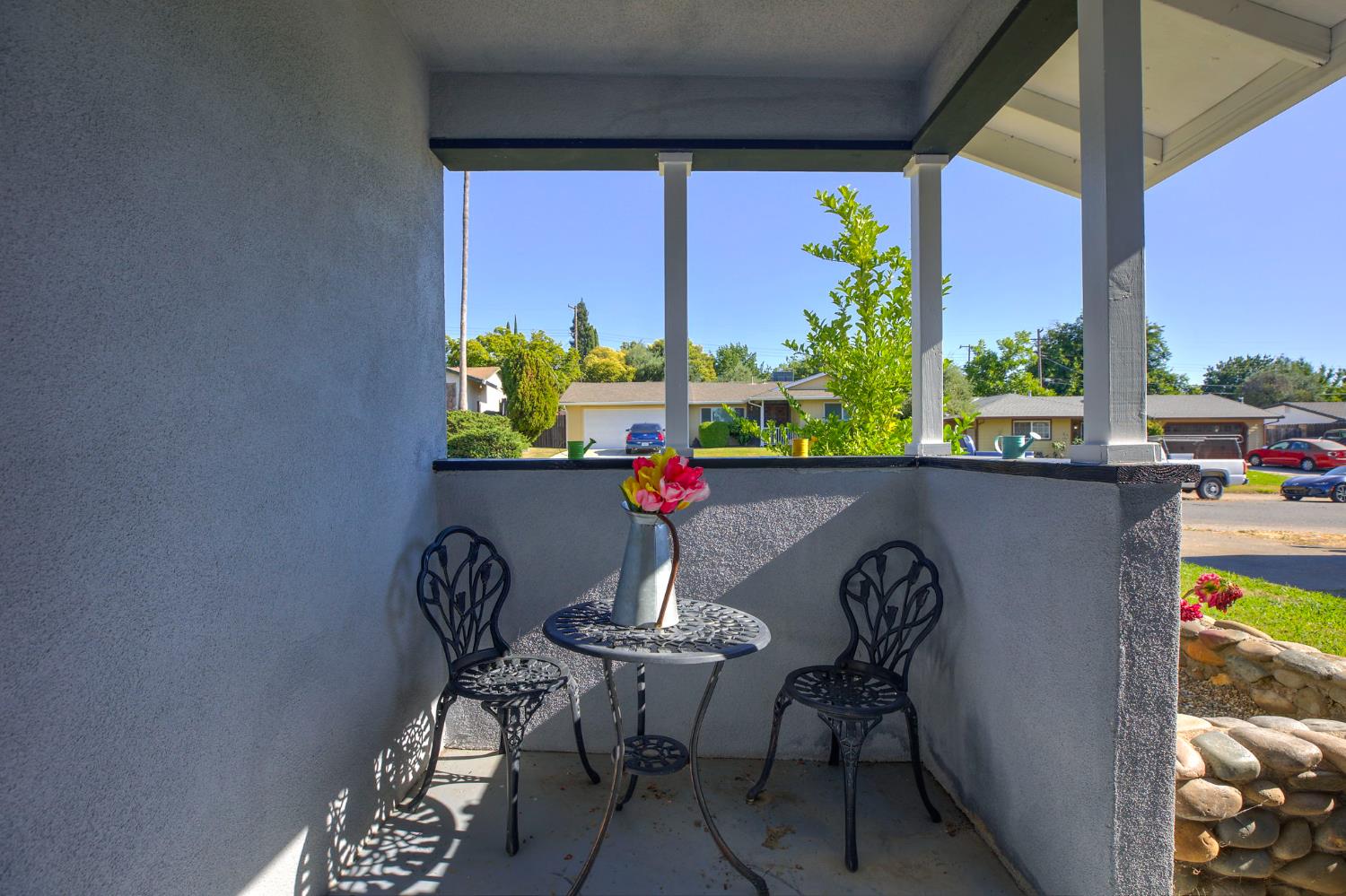 Detail Gallery Image 4 of 29 For 5112 Rabeneck Way, Fair Oaks,  CA 95628 - 3 Beds | 1 Baths