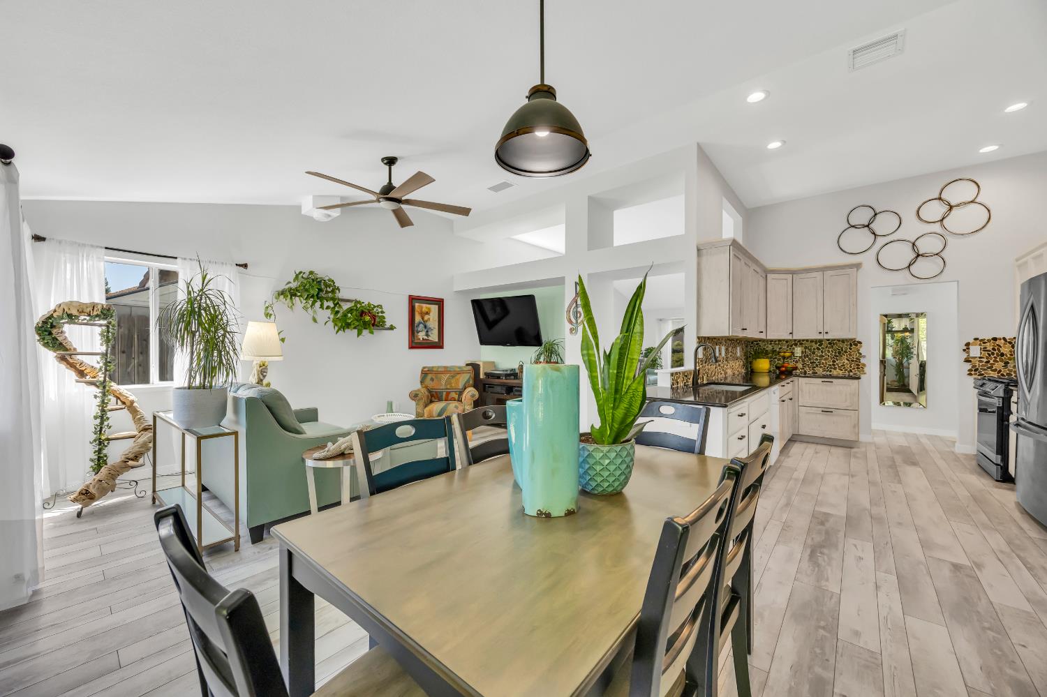 Detail Gallery Image 17 of 57 For 5112 Charter Ct, Rocklin,  CA 95765 - 4 Beds | 2 Baths