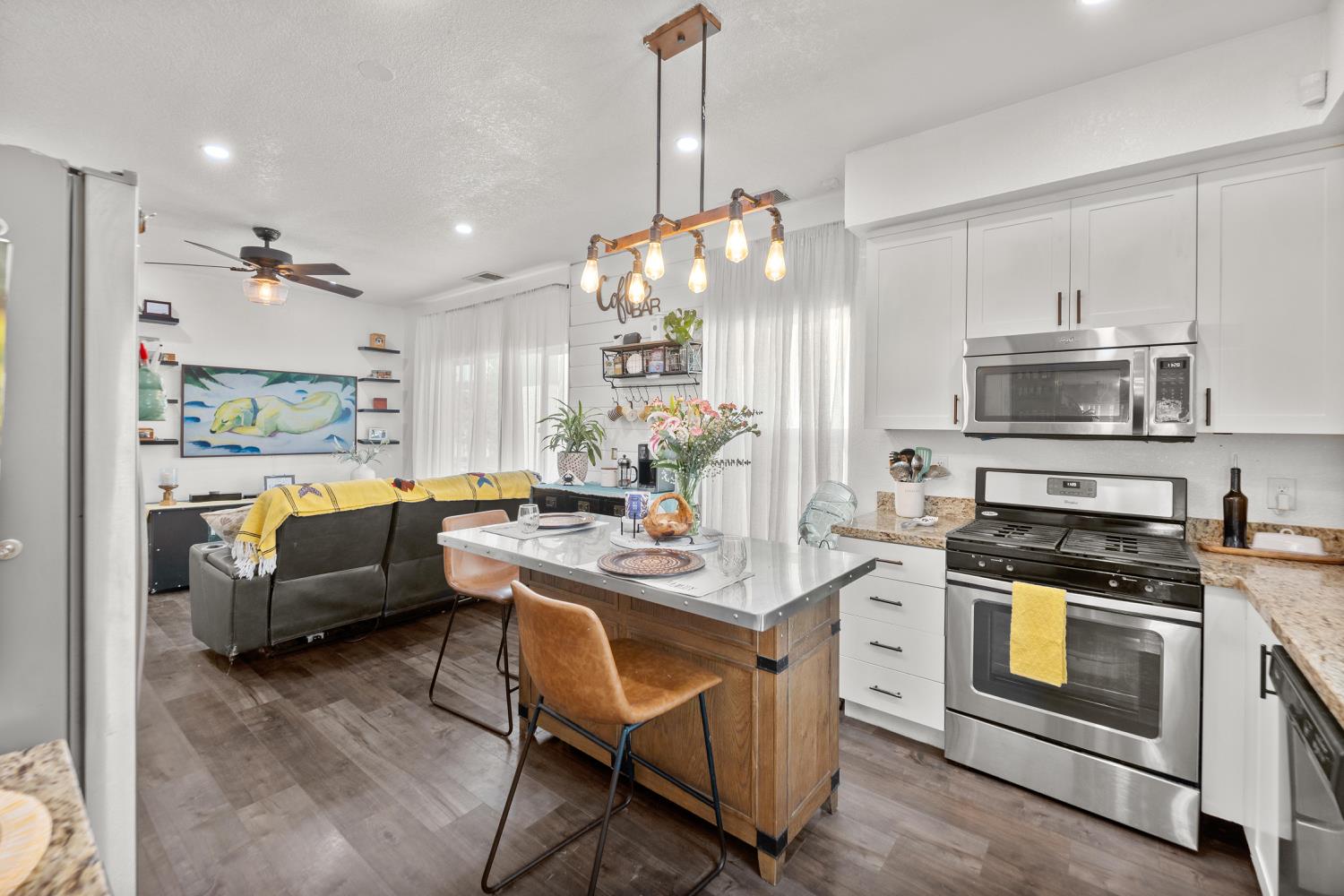 Detail Gallery Image 11 of 63 For 3641 5th Ave, Sacramento,  CA 95817 - 3 Beds | 1/1 Baths