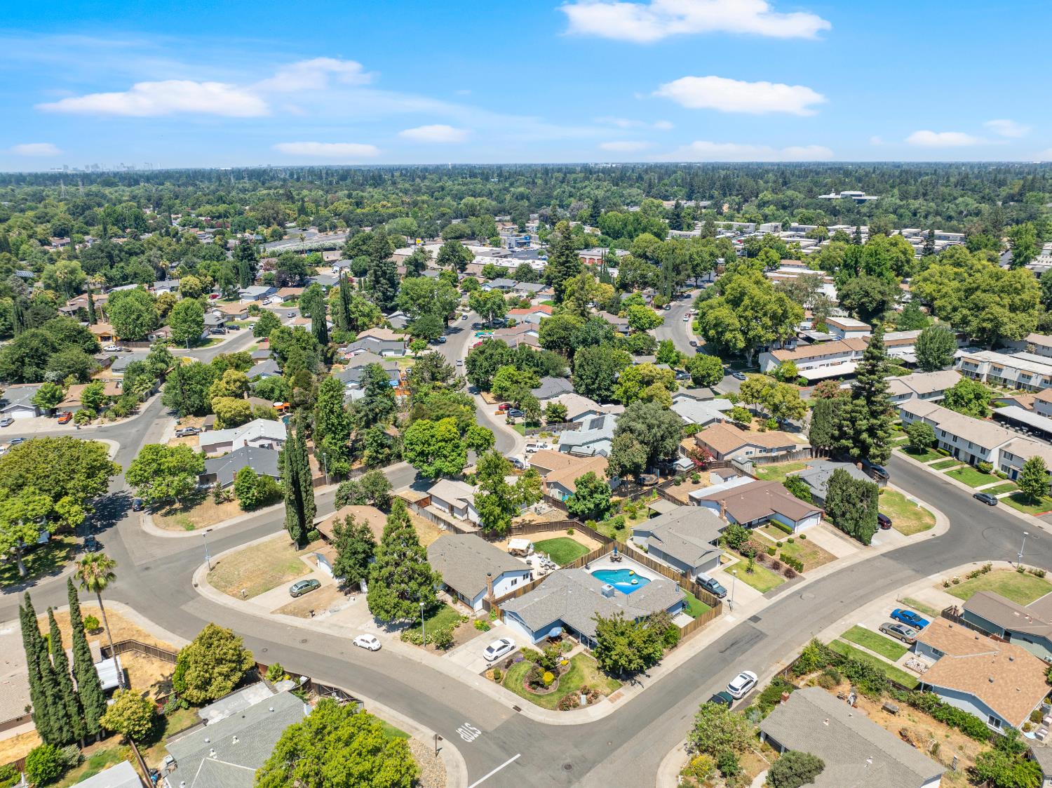 Detail Gallery Image 35 of 39 For 8852 Salmon Falls Dr, Sacramento,  CA 95826 - 3 Beds | 2 Baths