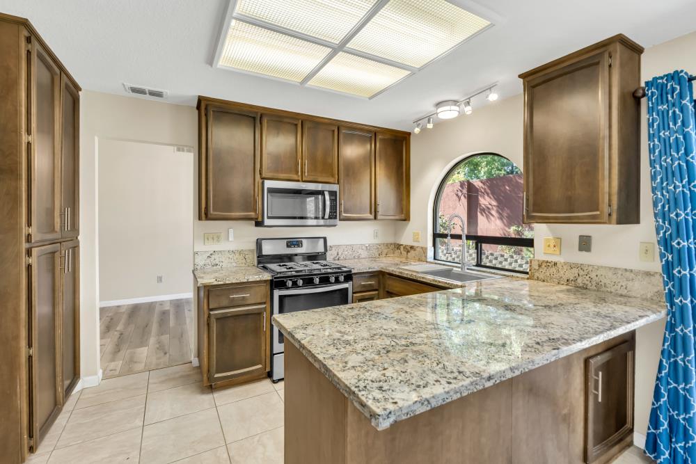 Detail Gallery Image 10 of 33 For 8200 Northam Dr, Antelope,  CA 95843 - 3 Beds | 2 Baths