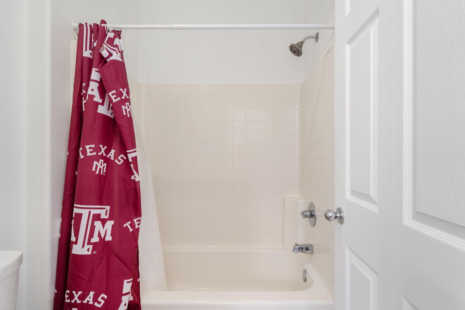 Detail Gallery Image 14 of 18 For 1086 Azalea Ln, Concord,  CA 94520 - 4 Beds | 2/1 Baths