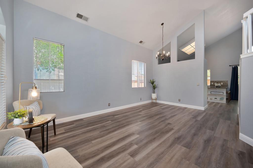 Detail Gallery Image 6 of 51 For 9567 Diamond Point Ln, Elk Grove,  CA 95758 - 4 Beds | 2/1 Baths