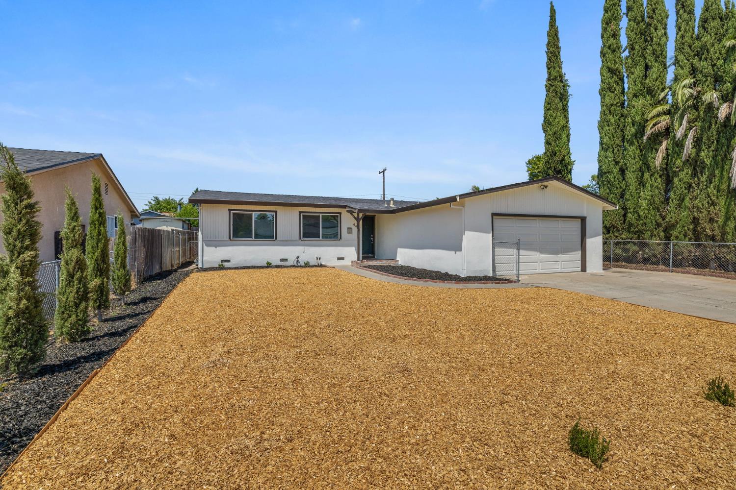 Detail Gallery Image 3 of 57 For 4441 Fenwick Way, North Highlands,  CA 95660 - 3 Beds | 2 Baths