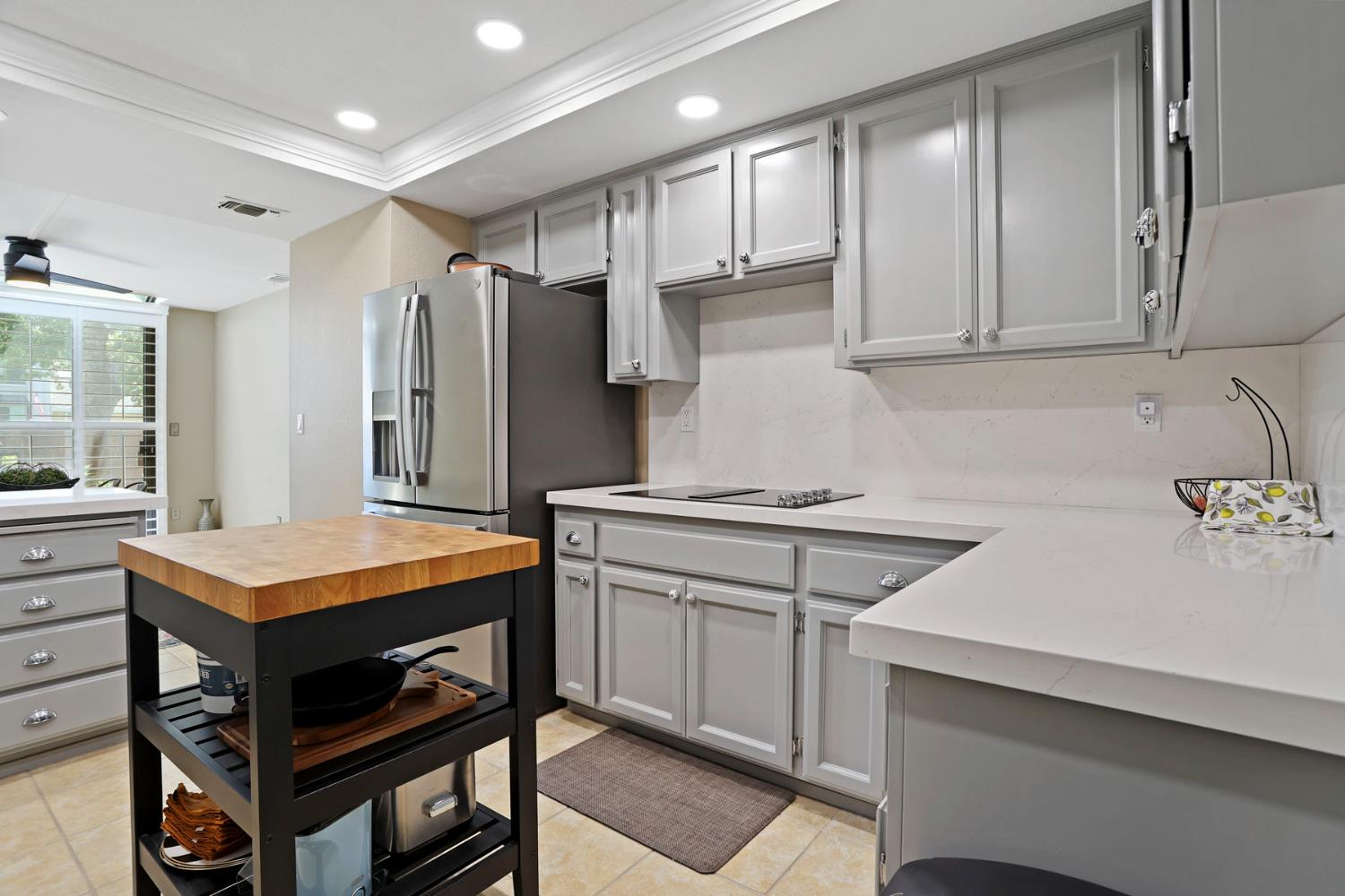 Detail Gallery Image 10 of 42 For 9105 Westcliff Ln, Fair Oaks,  CA 95628 - 3 Beds | 2/1 Baths