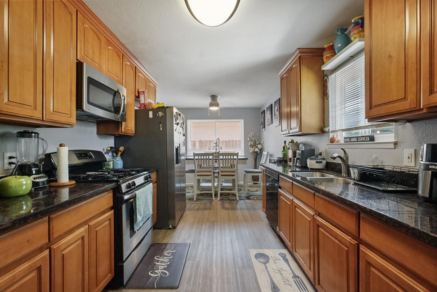 Detail Gallery Image 10 of 23 For 301 S Emerald Ave, Modesto,  CA 95351 - 3 Beds | 2 Baths