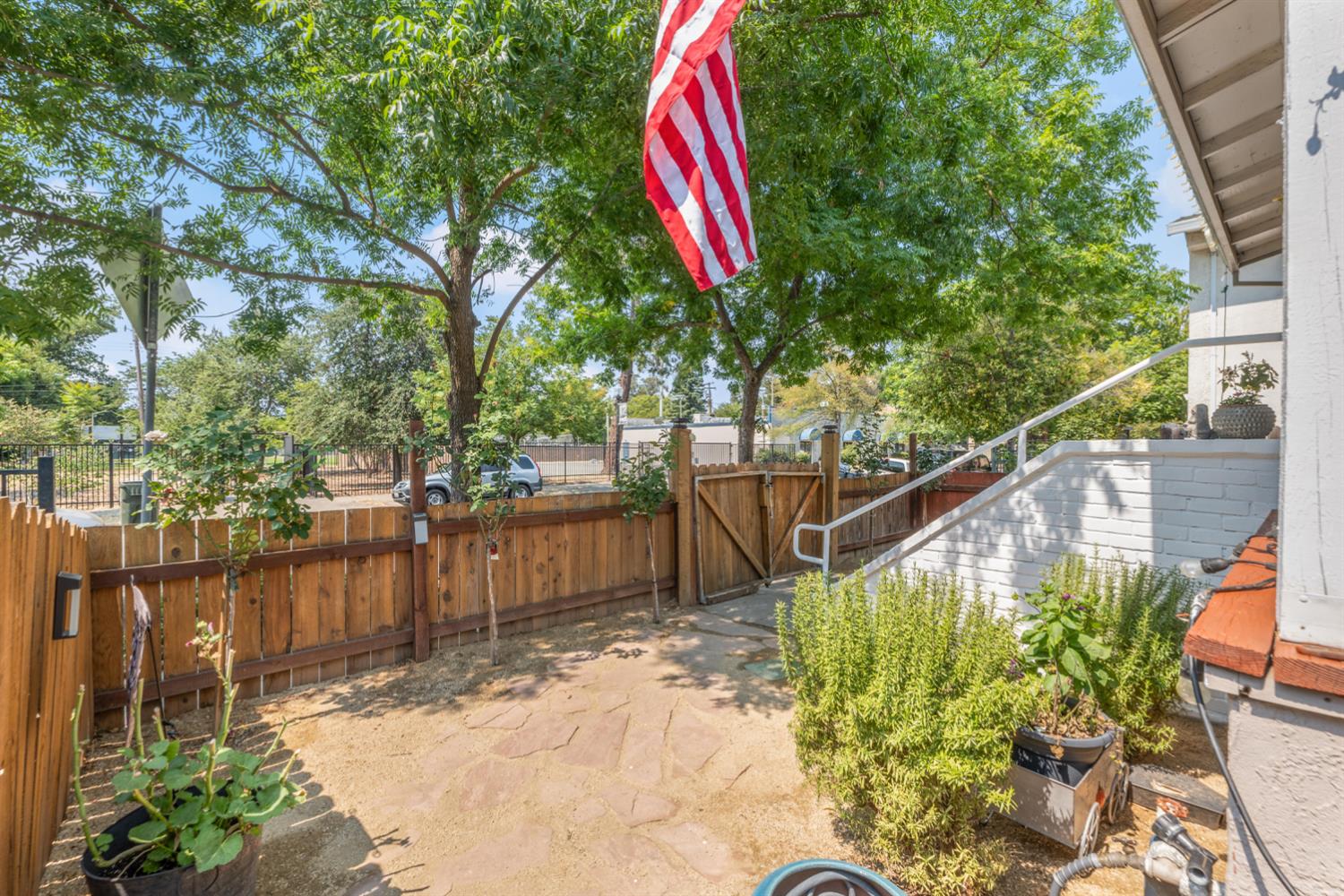 Detail Gallery Image 7 of 63 For 3641 5th Ave, Sacramento,  CA 95817 - 3 Beds | 1/1 Baths
