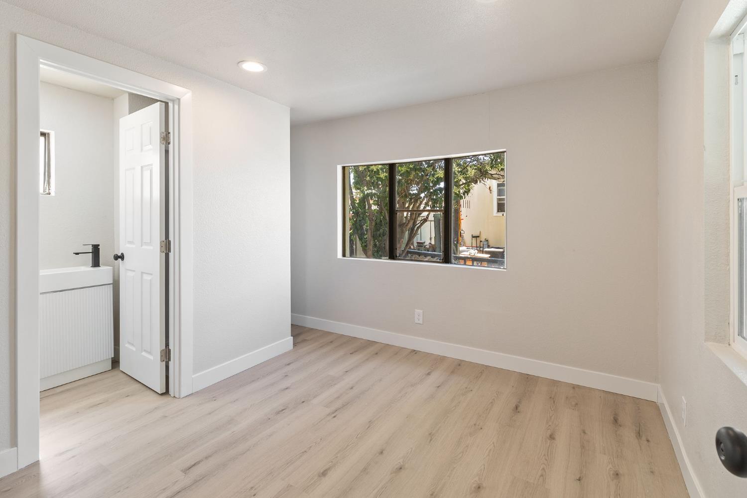 Detail Gallery Image 8 of 15 For 828 Olivina Ave 11, Livermore,  CA 94551 - 2 Beds | 1/1 Baths
