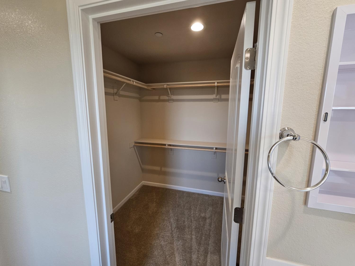 Detail Gallery Image 11 of 16 For 908 Terranova Ct, Stockton,  CA 95204 - 4 Beds | 3 Baths
