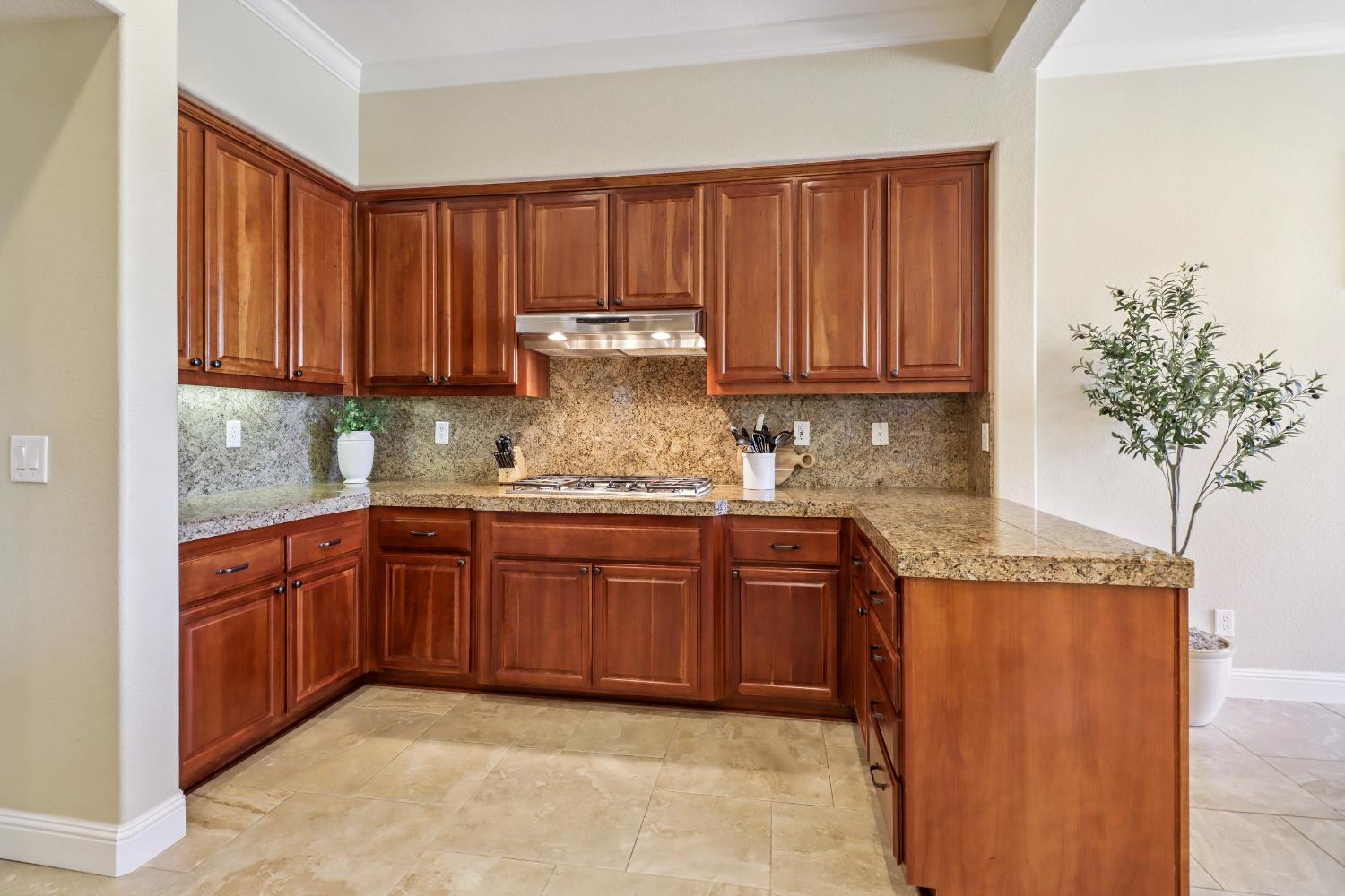 Detail Gallery Image 22 of 59 For 9661 Clos Du Lac Cir, Loomis,  CA 95650 - 4 Beds | 4/1 Baths