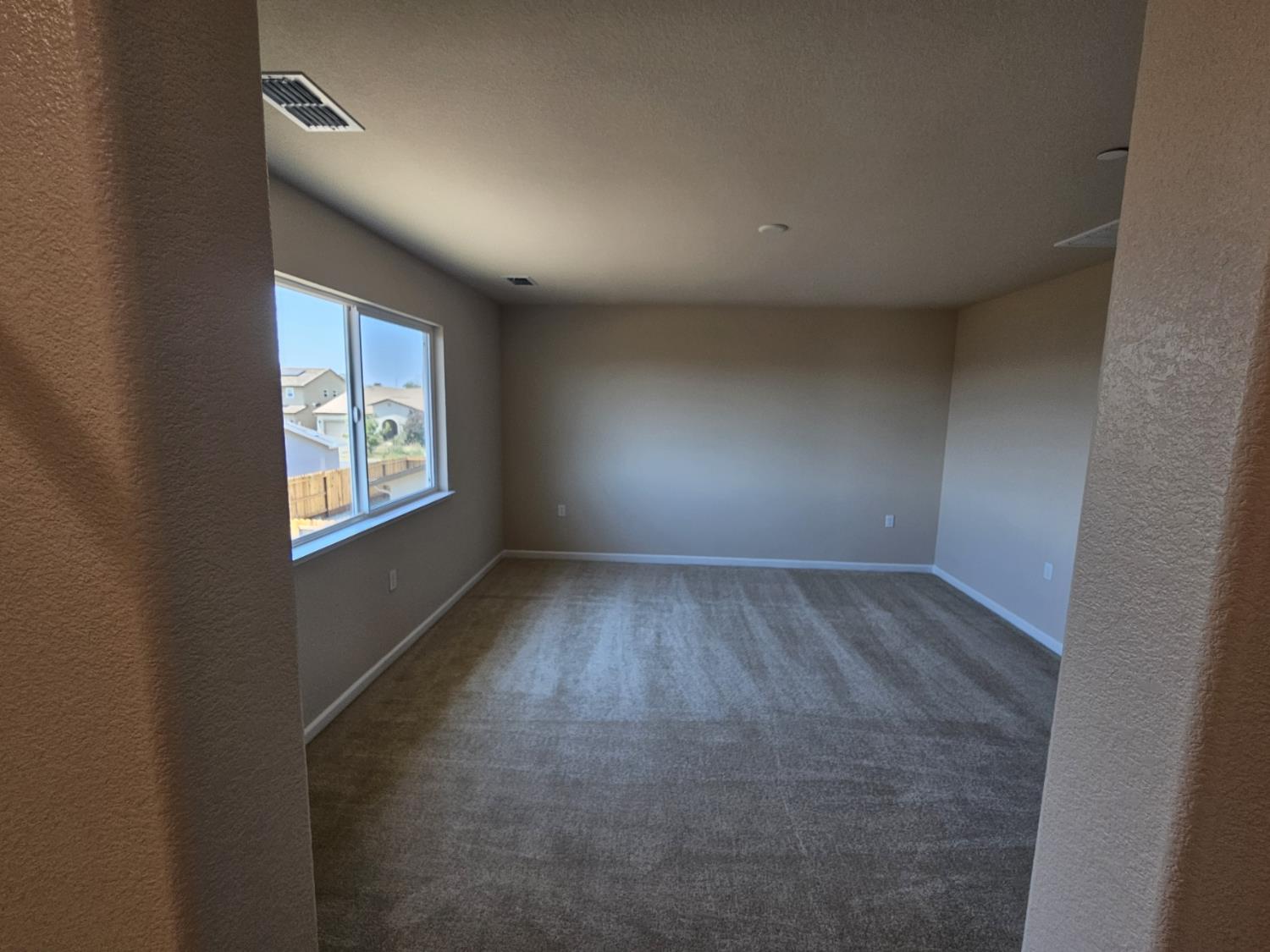 Detail Gallery Image 10 of 16 For 908 Terranova Ct, Stockton,  CA 95204 - 4 Beds | 3 Baths