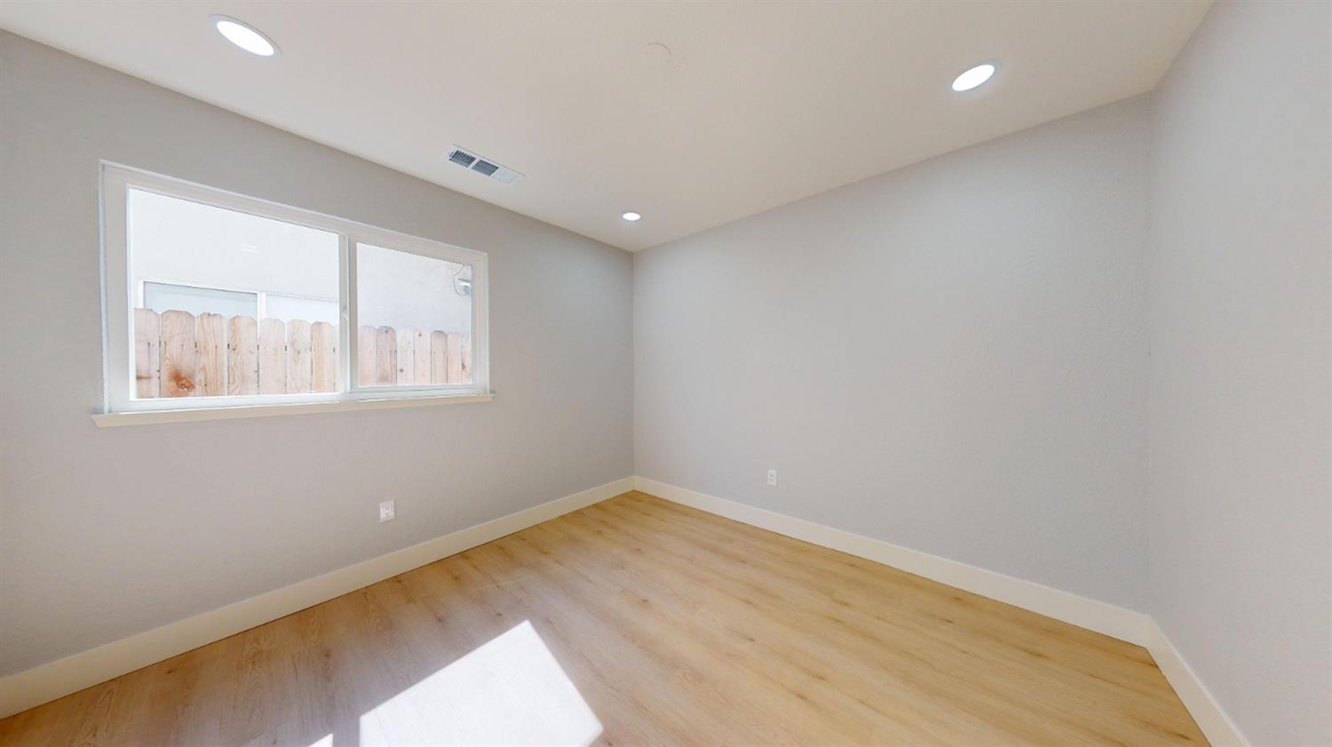 Detail Gallery Image 13 of 21 For 5212 Stillwater Dr, Salida,  CA 95368 - 3 Beds | 2 Baths