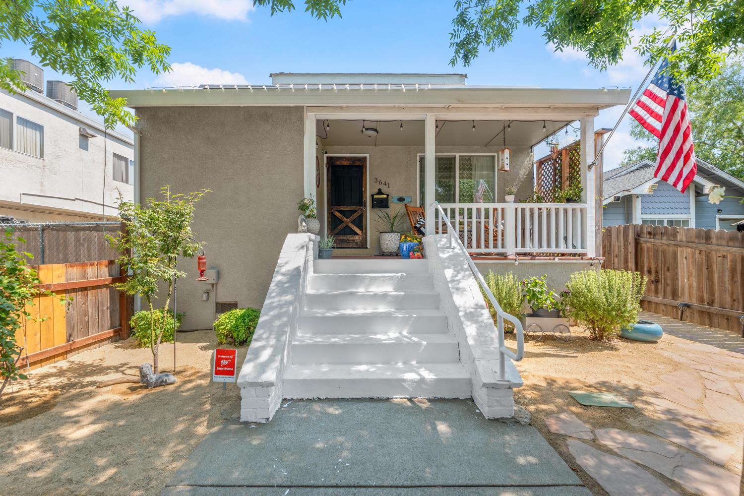Detail Gallery Image 2 of 63 For 3641 5th Ave, Sacramento,  CA 95817 - 3 Beds | 1/1 Baths
