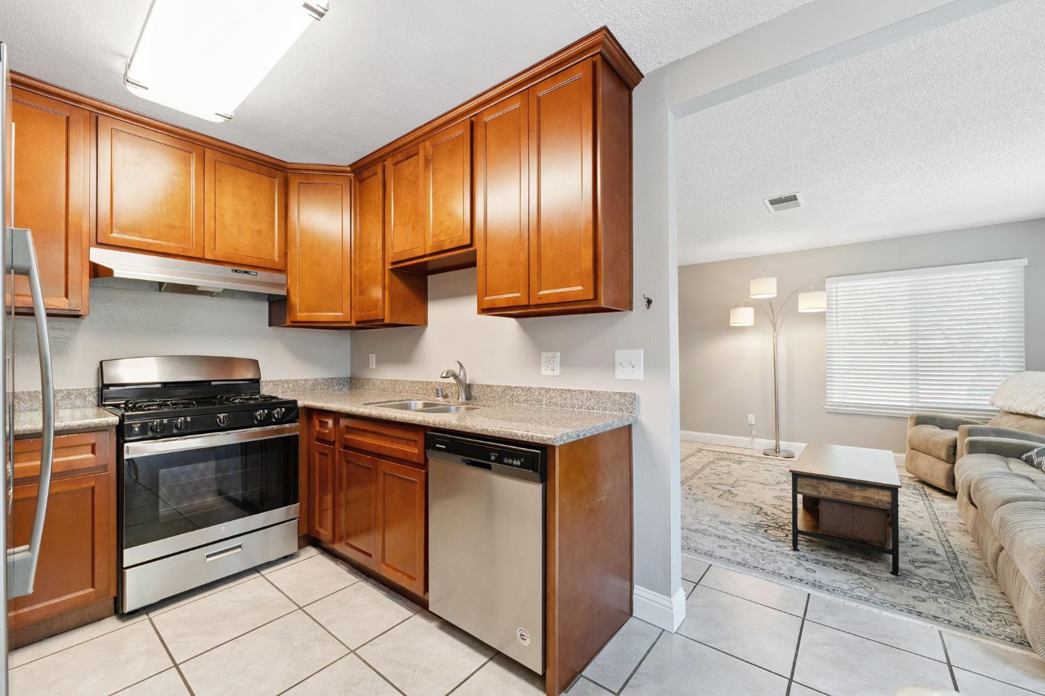 Detail Gallery Image 7 of 17 For 56 W Elliot St #61,  Woodland,  CA 95695 - 3 Beds | 2 Baths